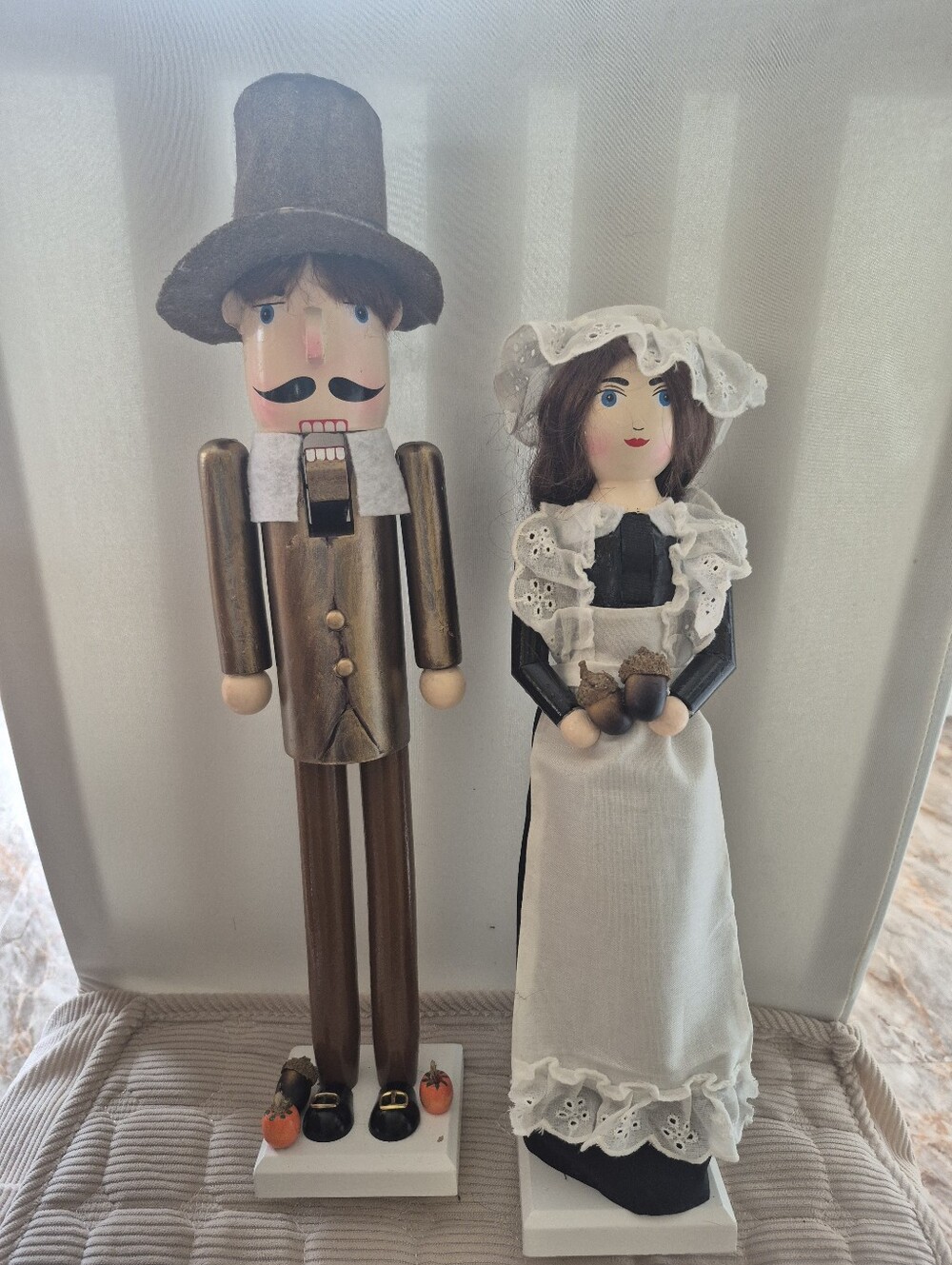 Thanksgiving Pilgrim Nutcracker Pair